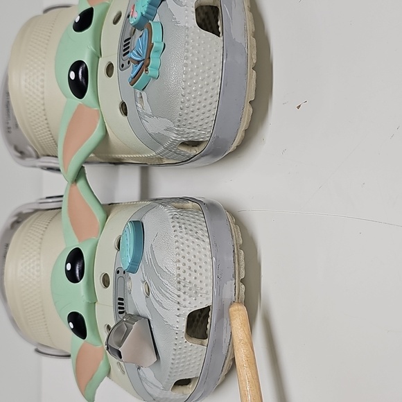 Crocs Star Wars Grogu Classic Clog, Mens Size 7 Womens Size 9, Almost New - Picture 4 of 13